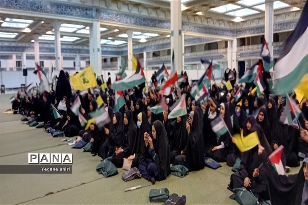 دیدار دانش‌آموزان منتخب سراسر کشور با مقام معظم رهبری