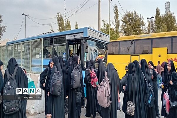 دیدار دانش‌آموزان منتخب سراسر کشور با مقام معظم رهبری