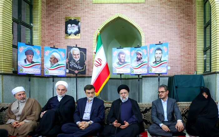 امروز در سایه امنیت و وحدت شیعه و سنی مردم به کردستانی پیشرفته فکر می‌کنند