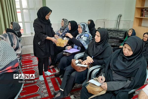 برگزاری اولین جلسه آموزش خانواده در دبیرستان پویش ناحیه ۳ شیراز