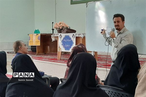 برگزاری اولین جلسه آموزش خانواده در دبیرستان پویش ناحیه ۳ شیراز