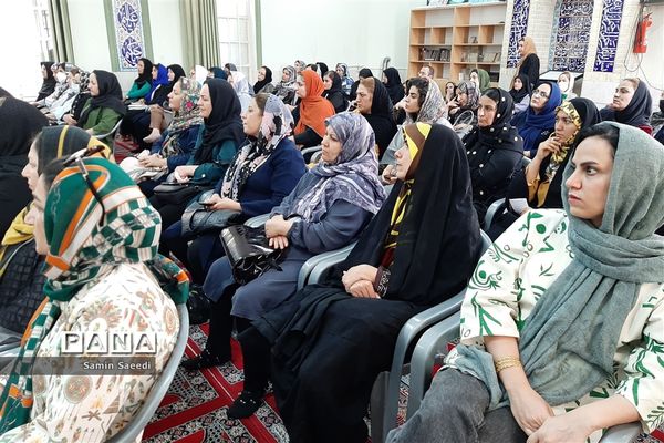 برگزاری اولین جلسه آموزش خانواده در دبیرستان پویش ناحیه ۳ شیراز