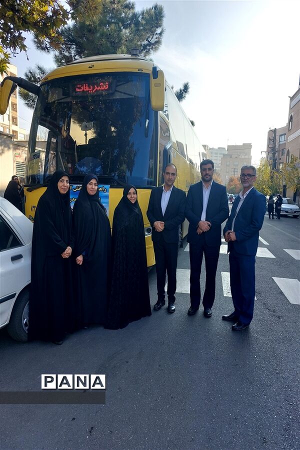 مراسم بدرقه و اعزام ۴۰۰ دانش‌آموز منطقه ۴ شهر تهران به اردوی راهیان نور