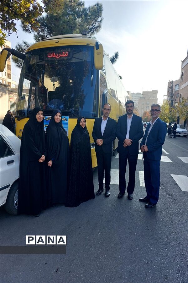 مراسم بدرقه و اعزام ۴۰۰ دانش‌آموز منطقه ۴ شهر تهران به اردوی راهیان نور