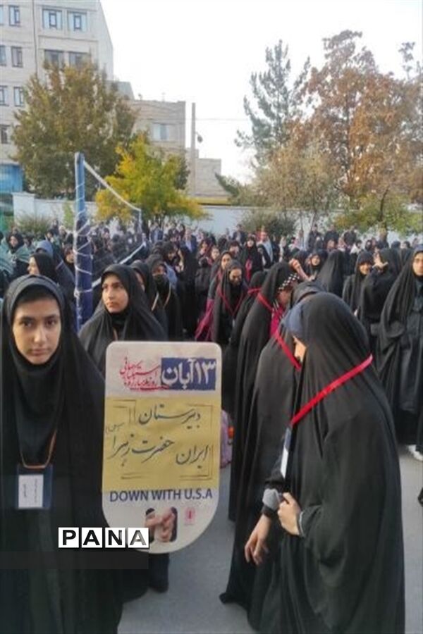 مراسم بدرقه و اعزام ۴۰۰ دانش‌آموز منطقه ۴ شهر تهران به اردوی راهیان نور