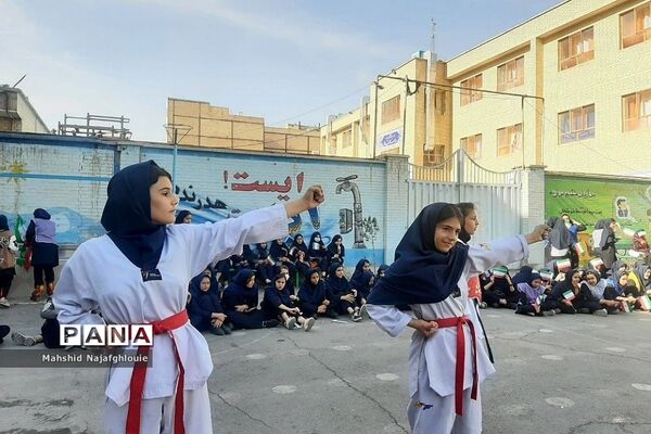 برگزاری المپیاد درون مدرسه‌ای در مدرسه شهید شرافت بهارستان دو