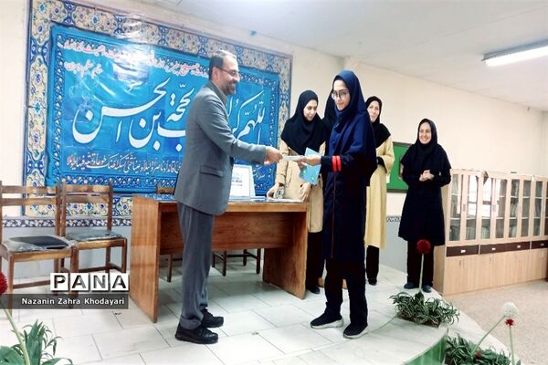 تجلیل از دانش‌آموزان رتبه برتر حوزه ادبی شهرستان ملارد