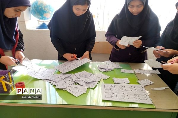 انتخابات شورای دانش‌آموزی در دبیرستان دخترانه رفعت