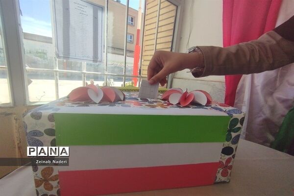انتخابات شورای دانش‌آموزی در دبیرستان دخترانه رفعت
