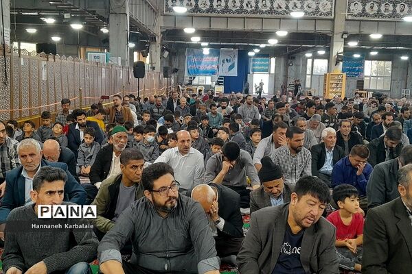 برگزاری نماز جمعه با حضور ویژه فرهنگیان و دانش‌آموزان در مصلی بزرگ امام خمینی بهارستان دو