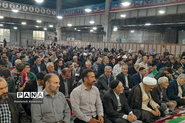 برگزاری نماز جمعه با حضور ویژه فرهنگیان و دانش‌آموزان در مصلی بزرگ امام خمینی بهارستان دو