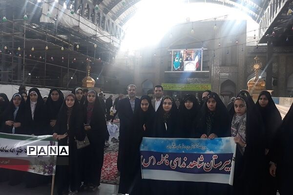 حضور دانش‌آموزان ناحیه دو ری در نماز جمعه