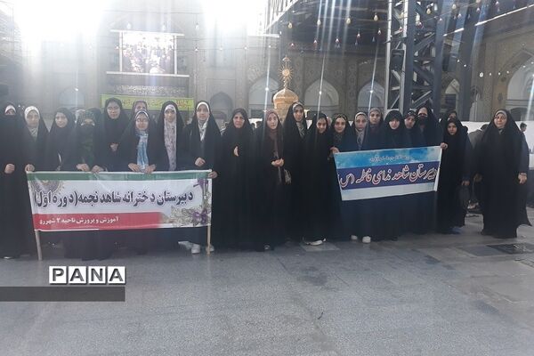 حضور دانش‌آموزان ناحیه دو ری در نماز جمعه