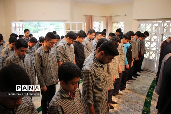 نشست نماینده ولی فقیه در مازندران با دانش‌آموزان دبیرستان سمپاد ساری
