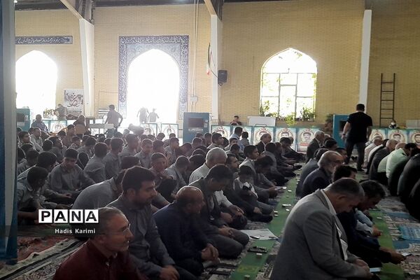حضور پرشور دانش‌آموزان کوهچناری در نماز جمعه