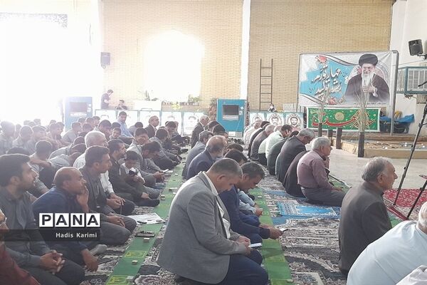 حضور پرشور دانش‌آموزان کوهچناری در نماز جمعه