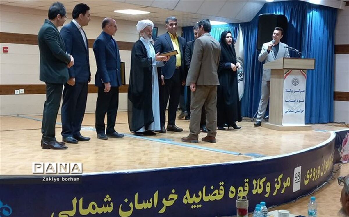 وکلای دادگستری باید بیشتر مراقب اعمال و رفتار خود در بین مردم باشند