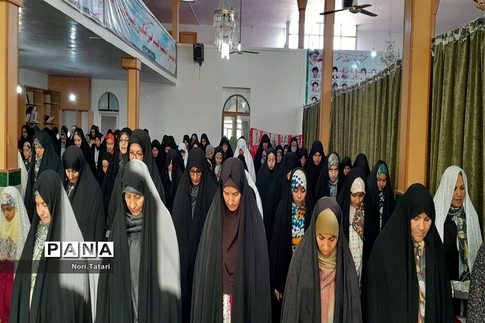 حضور پرشور فرهنگیان و دانش‌آموزان شهرستان بام و صفی آباد در نماز جمعه