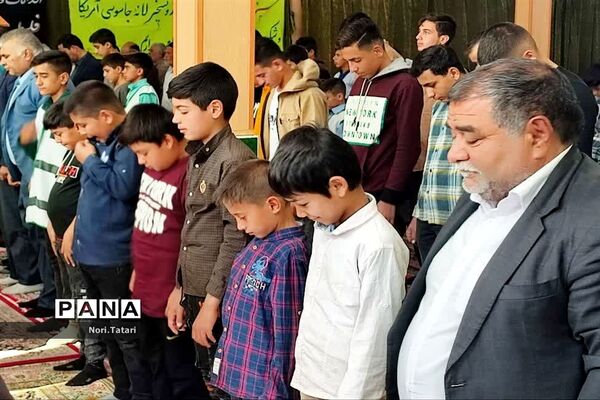 حضور پرشور فرهنگیان و دانش‌آموزان شهرستان بام و صفی آباد در نماز جمعه