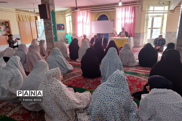 حضور مسئولین شهرستان بجنورد خراسان شمالی  در دبیرستان شاهد نجابت