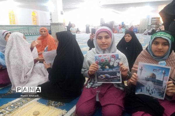 حضور پر شور دانش‌آموزان در نماز جمعه پارسیان