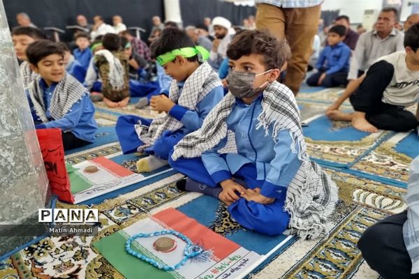حضور پر شور دانش‌آموزان در نماز جمعه پارسیان