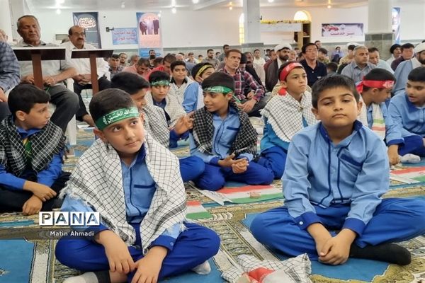 حضور پر شور دانش‌آموزان در نماز جمعه پارسیان