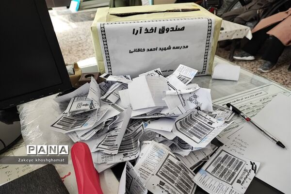 برگزاری انتخابات شورای دانش‌آموزی در مدرسه شهید خاقانی شهرستان شیروان