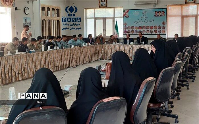 دیدار صمیمی فرماندهان واحدهای بسیج دانش‌آموزی با فرماندار نایین