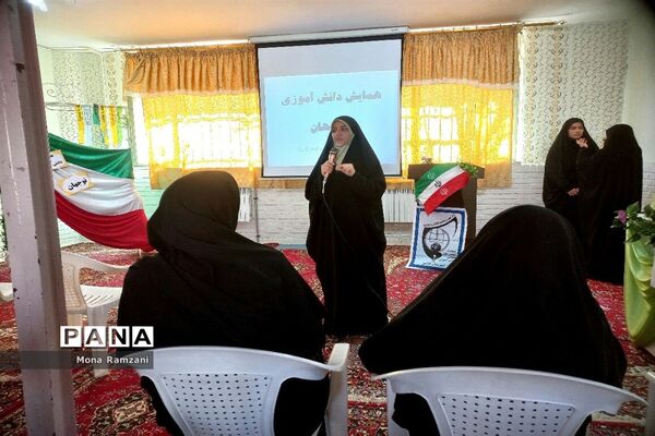 برگزاری همایش نوجهان در دبیرستان الزهرا کاشمر