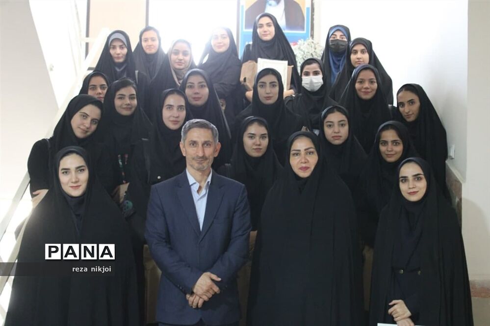 از دانشجو معلمان ورودی جدید در ناحیه یک بهارستان تجلیل شد