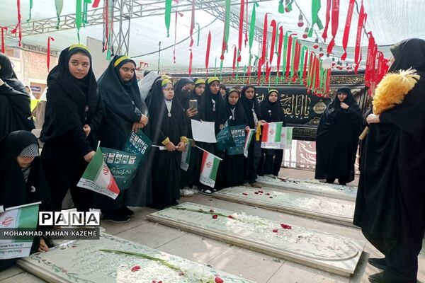 مراسم بزرگداشت یاد شهیدان دانش‌آموز حرم مطهر احمدبن موسی (ع)