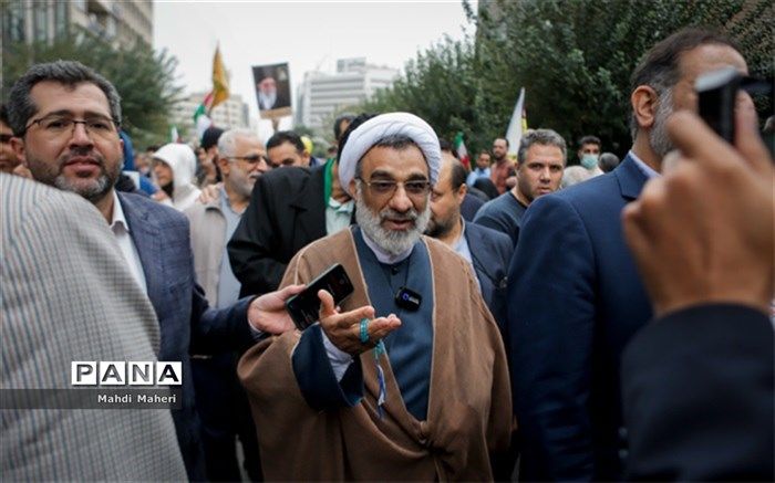 ادعای گسست نسل‌ها حرف کاملا غلطی است