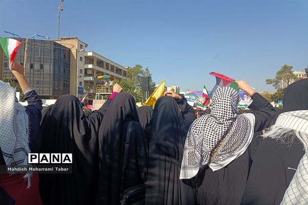 حضور پرشور دانش‌آموزان شیرازی در یوم الله ۱۳ آبان