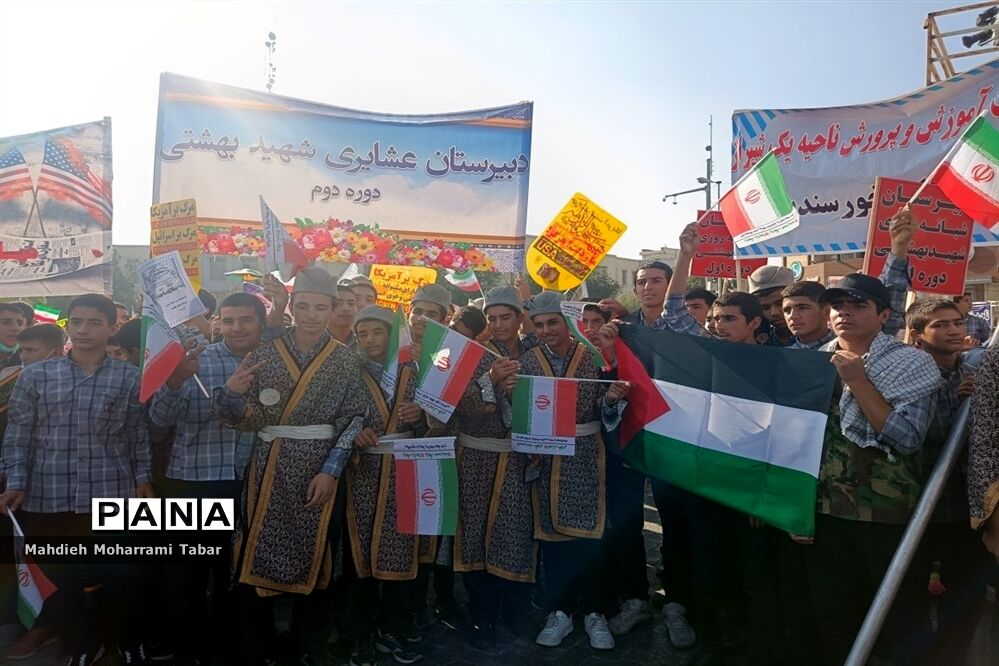 حضور پرشور دانش‌آموزان شیرازی در یوم الله ۱۳ آبان