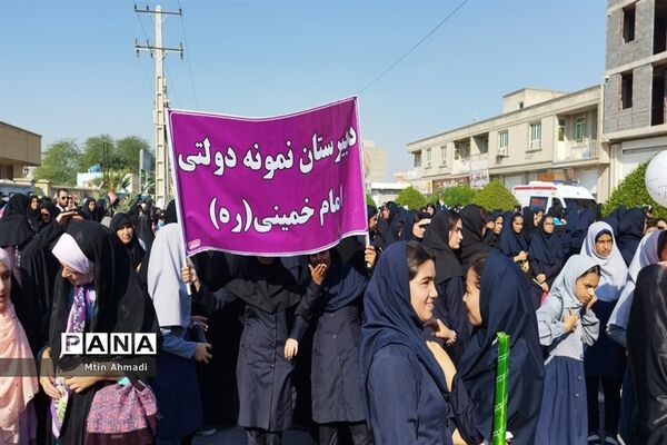 مشت محکم دانش‌آموزان بر دهان استکبار