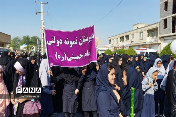مشت محکم دانش‌آموزان بر دهان استکبار