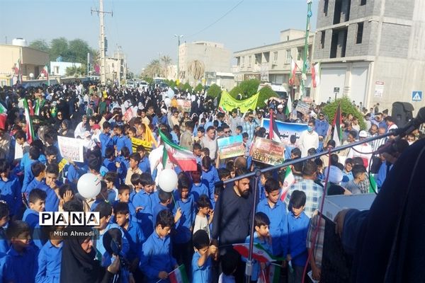 مشت محکم دانش‌آموزان بر دهان استکبار