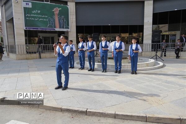 حضور مردم و دانش‌آموزان شهرستان بجنورد در راهپیمایی 13 آبان ماه