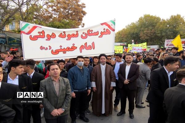 حضور مردم و دانش‌آموزان شهرستان بجنورد در راهپیمایی 13 آبان ماه