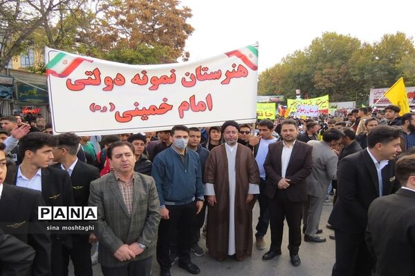 حضور مردم و دانش‌آموزان شهرستان بجنورد در راهپیمایی 13 آبان ماه