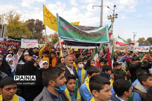 حضور مردم و دانش‌آموزان شهرستان بجنورد در راهپیمایی 13 آبان ماه