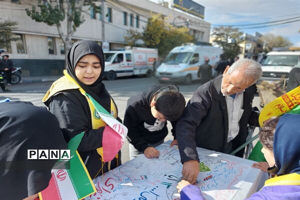 غرفه سازمان دانش‌آموزی در راهپیمایی 13آبان