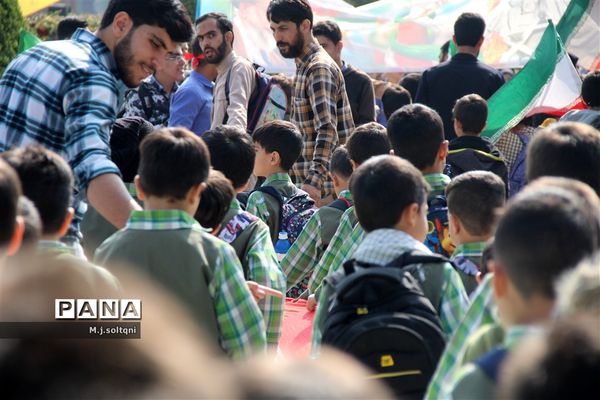 حماسه‌ای دیگر از دانش‌آموزان اصفهانی در ۱۳ آبان