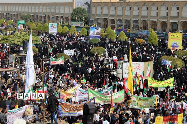 حماسه‌ای دیگر از دانش‌آموزان اصفهانی در ۱۳ آبان