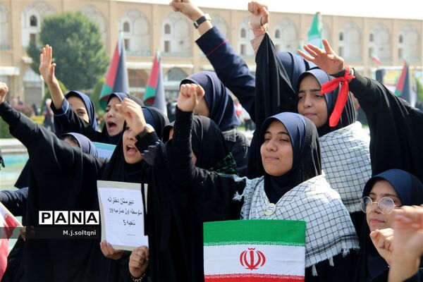 حماسه‌ای دیگر از دانش‌آموزان اصفهانی در ۱۳ آبان
