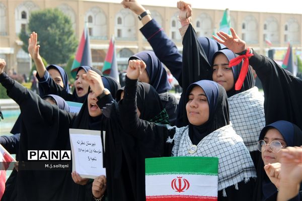 حماسه‌ای دیگر از دانش‌آموزان اصفهانی در ۱۳ آبان