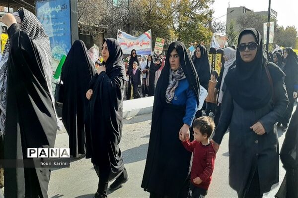 راهپیمایی ۱۳ آبان روزشکوه واقتدار دانش آموزان شهرستان مانه وسملقان