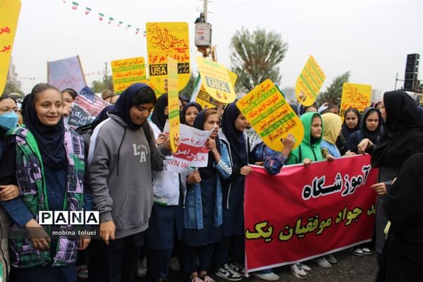 راهپیمایی روز دانش‌آموز در ناحیه یک بهارستان
