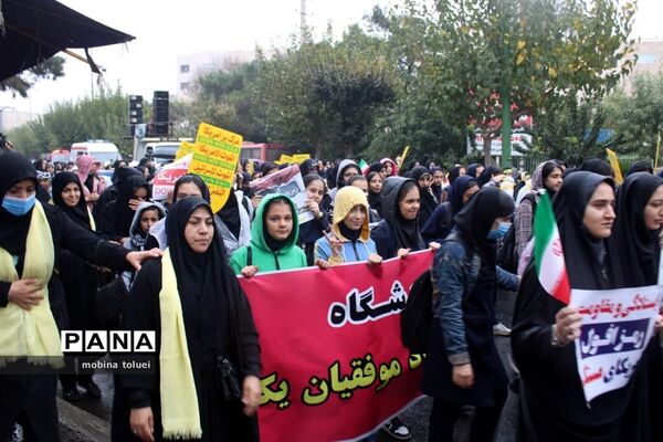راهپیمایی روز دانش‌آموز در ناحیه یک بهارستان